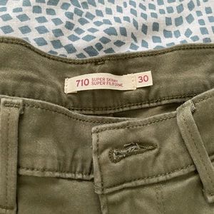 Women Levi’s super skinny jeans size 30